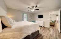 TWISTED TURTLE! 3bed/2bath home with POOL & GAME ROOM in Historic St. Andrews! 파나마시티 호텔