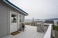 Gorgeous Puget Sound Views w/Huge Deck & Sunsets