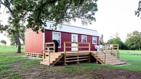 The Ranch Motel. Large cottage in a country setting with pool and hot tub.