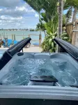 CLEAR water views @Tiki haven! Quick ocean access, Pool, HotTub, FUN! FREE ICE!