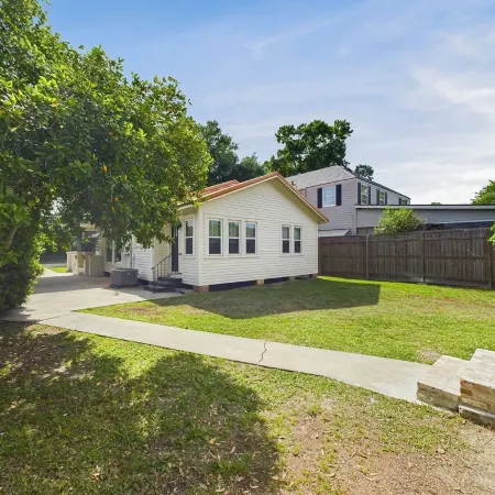 Evangeline House! Beautifully remodeled & Super Close to Downtown