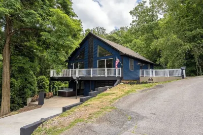 Remodeled Mountain Cabin Over looking Lake Chatuge. Hotels near Campsite No 70