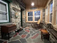 Privacy in the hills one hour from NYC and minutes to Breakneck Mtn.