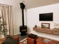 Welcome to our charming Montana cottage with a cozy traveler’s inn twist Hotels in Hamilton