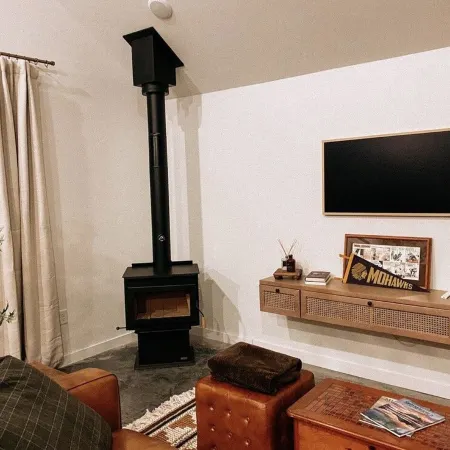 Welcome to our charming Montana cottage with a cozy traveler’s inn twist