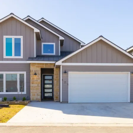 Reina Del Lago - BRAND NEW Lake LBJ, Private Heated Pool, Community Boat Ramp