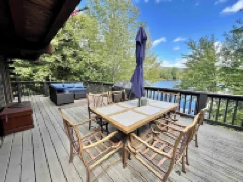 Lakefront Log Home in White Mountains! Dog-Friendly!