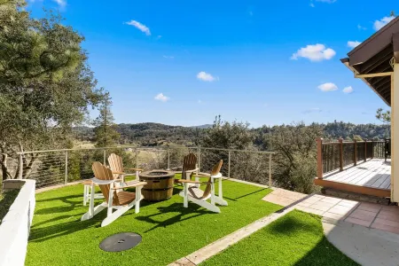 Beautiful Mountain Home located on 1 acre in the Historical Town of Julian, Ca