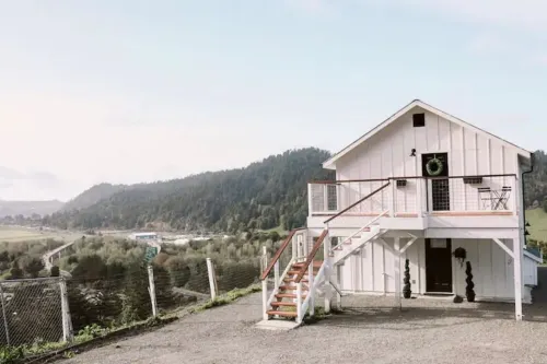 Remodeled barn with spectacular Views near redwoods and coast!