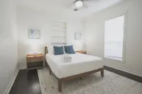 ARI by the Sea | Beach ✭ Master Suite ✭ King Bed