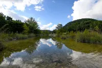 Experience Fall Colors @ Hilltop Cabin w/ Hot Tub, Big Sky Views & River Access! - Wifi