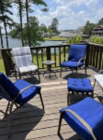 Centerport GetAway, Family size cabin. Near restaurants, golf and AU football