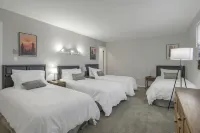 Expanded Townhome on Camelback Mountain With Private Sauna