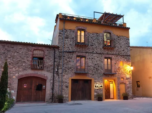 Beautiful stone house, 4 double rooms each.