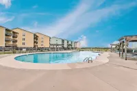 Ocean View, Pool & Easy Beach Access!