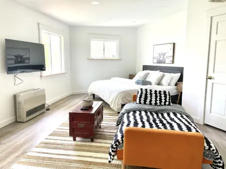 King Size Bed Big Smile Big Sunshine 1st FL Washer&Dryer