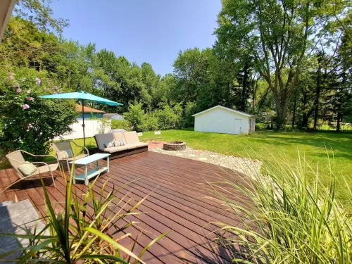 Breezy Pad, Close to the Lake, with Hot Tub
