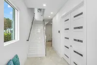 Riverview Oasis- Riverfront Paradise with Dock, Elevator, Private Pool & Kayaks