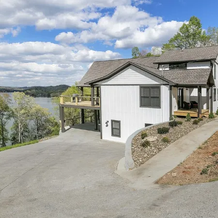 Lakefront home at Tumbling Run Estates w/ Kayaks