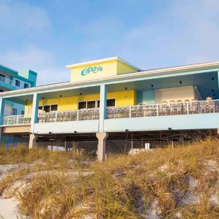 Beachfront. Seaview202 Updated Condo and Newly Renovated Heated Pool and Hot Tub