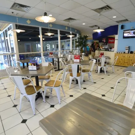 Beachfront - 280+ 5 Star Reviews - Remodeled - Tiki Bar - 3 Pools - 2 Hot Tubs
