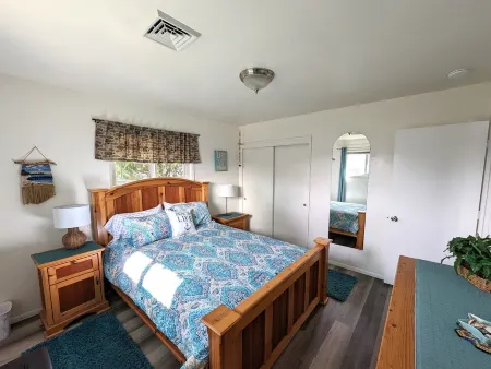 Dawson's Landing, by the beach! 5-minute walk to beach access!