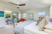 Beautiful! Light & Airy Top Floor Condo! 3 Bed, 3 Bath + Lanai. Pool and Jacuzzi