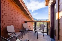 Spacious Top-Floor 3-Bed Springs Condo: 5 Minute Walk to Gondola and Restaurants