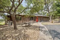 Whitetail Oaks - Charming Farmhouse on 34 Private Acres w/Private Pool