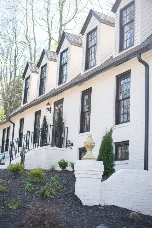 Large Upscale Paris Mountain Home with a Hot Tub