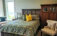 Panoramic River Views - Nature Framed at Every Window