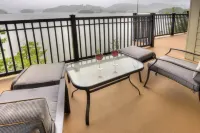 Lake Life Luxury on the Water