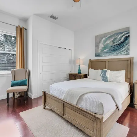 Lakefront Villa 1min to Beach with Golf Course & Lake Views | Heated pool