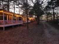 Bluebird Cottage - Hot Tub - Pool - Coffee - Fire Pit - less than 1 mile to SDC! Hotel a Sunset Cove Township