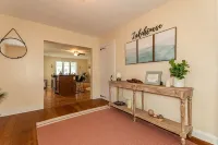 Fall Lake Getaway w/Bicycles & Walkable Neighborhood~ SPIRE/Wineries/BULA