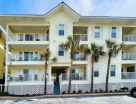 Short Stays, Big Savings!  3- & 4 Night Getaway. Pool & 3 Min Walk to the Beach!