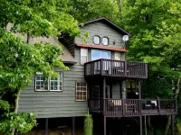 Beautiful Views with Hottub and King Bed - Balkoner