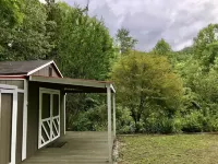 Hutch’s Mountain Cottage- Serene, Clean, & Cozy!