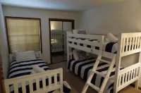 Beautiful Sun-Filled Condo just Steps from Mammoth Mountain's Canyon Lodge! Hotels near Mammoth Mountain Ski Area