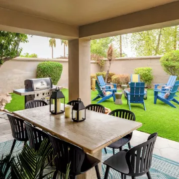 Heated Pool. Spacious Home w Lake Views. Sleeps 16 with tons of entertainment!