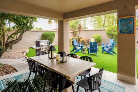 Heated Pool. Spacious Home w Lake Views. Sleeps 16 with tons of entertainment!