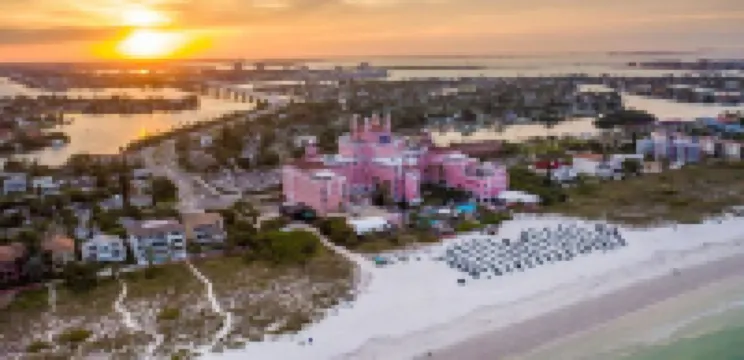 1 block to dwnt/7min to beach/King bed/Free parking