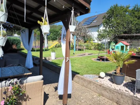 Ruhige Familienfreundliche Ferienwohnung Direkt im Hochwald Отели в г. Мерциг-Вадерн