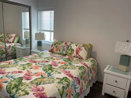 New ocean front duplex, walk to dining, shops & entertainment.