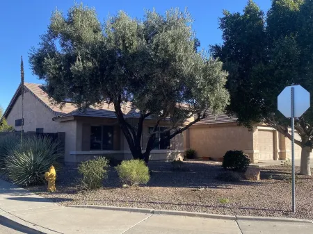 Spacious Beautiful Garden Hideaway w/Patio & Grill Отели рядом с достопримечательностью «Challenger Space Center»