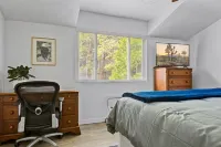 "The Blue Lake House"- Walk to Lake & Village