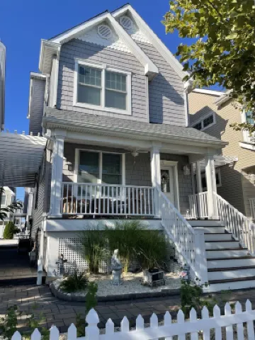 Mermaid Place is only 5 min walk to the beach.