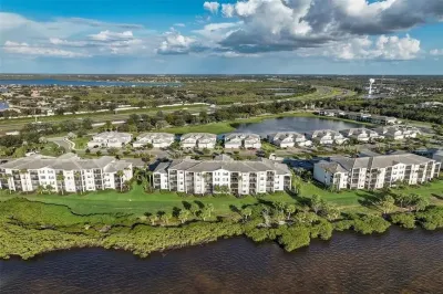 NEW MODERN COASTAL CONDO……GORGEOUS RIVER VIEWS! Hotels in der Nähe von Ellenton Premium Outlets