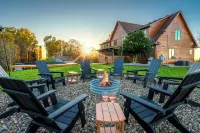 Luxe Bourbon Trail Cabin– Hot Tub/Pickleball/Fire Pit/Pool/Game Room