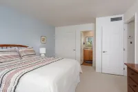 Pristine Condo with Resort Amenities